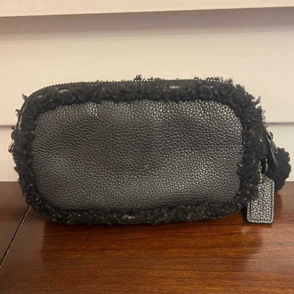 COACH CROSSBODY POUCH IN LEATHER AND SHEARLING - Picture 5 of 11